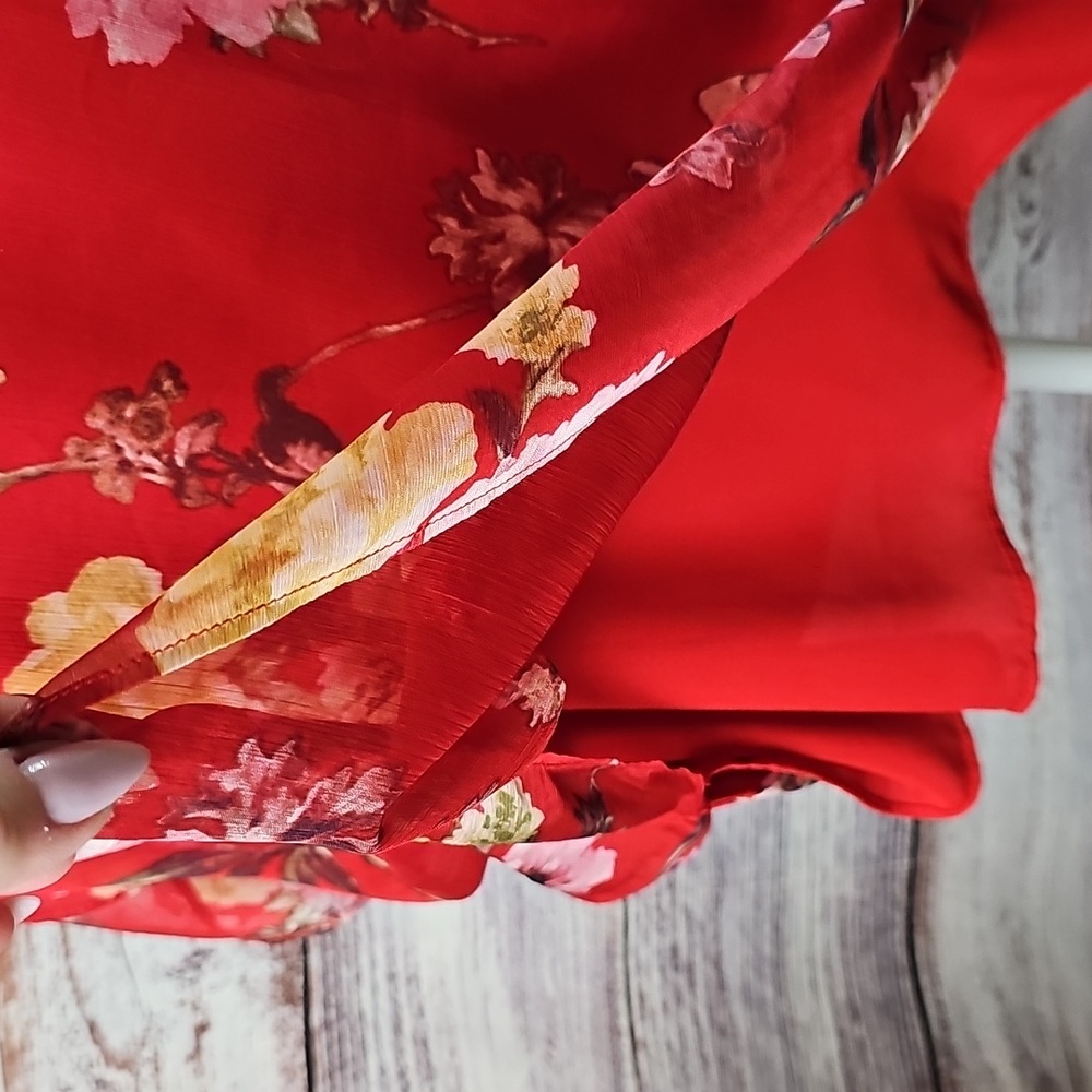 VINCE CAMUTO RED FLORAL LINED TIERED FLUTTER SLEEVE PULLOVER BLOUSE - Picture 10 of 13
